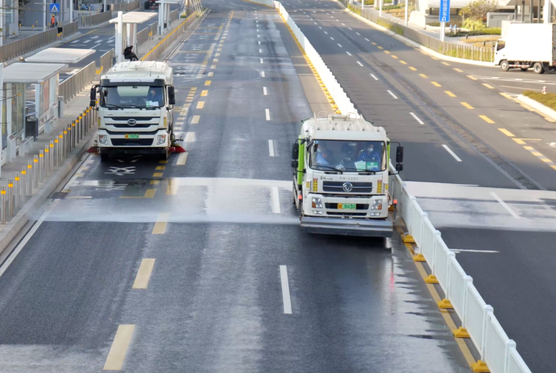 奔赴前線！盈峰環(huán)境環(huán)衛(wèi)裝備助力各地打贏疫情防控阻擊戰(zhàn)！